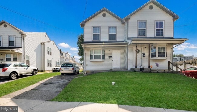 1308 Worrall St, Unit #142 in Woodlyn, PA - Building Photo - Building Photo