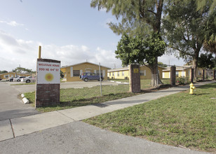 550 NE 44th St in Deerfield Beach, FL - Building Photo - Building Photo