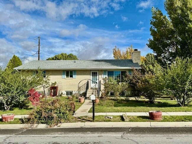 property at 1585 Sagewood Rd