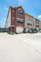 3662 Main Plaza Dr in Houston, TX - Building Photo - Building Photo