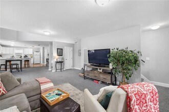 458 Thames St, Unit A in Newport, RI - Building Photo - Building Photo
