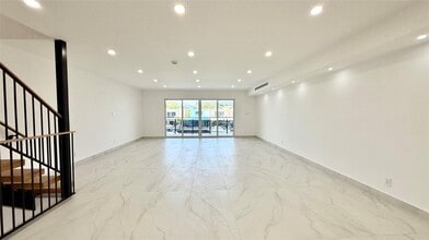 3826 NE 171st St in Miami, FL - Building Photo - Building Photo