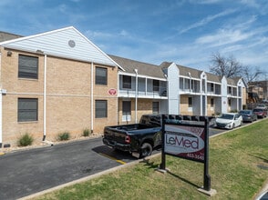 Le Med Apartments in Austin, TX - Foto de edificio - Building Photo