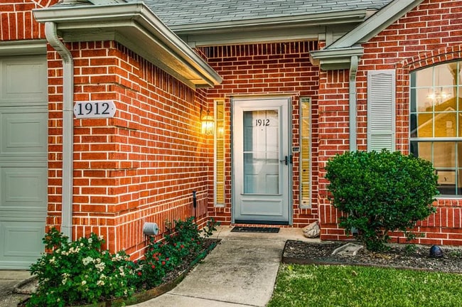 1912 Briarwyck Ct in Denton, TX - Building Photo - Building Photo