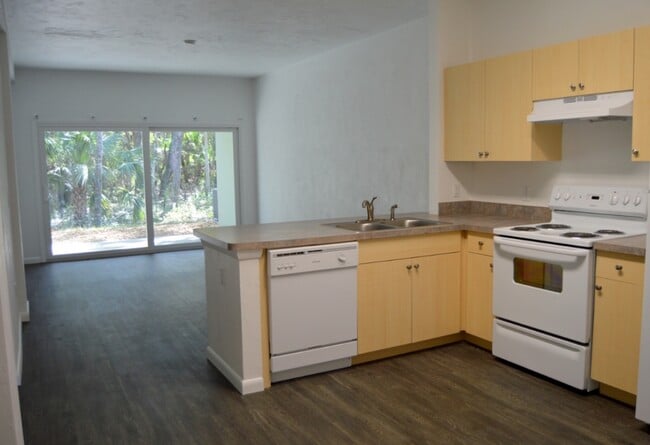 1800 vics way, Unit Grand Oaks Apartments of NSB in New Smyrna Beach, FL - Building Photo - Building Photo