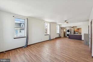 632 E Girard Ave in Philadelphia, PA - Building Photo