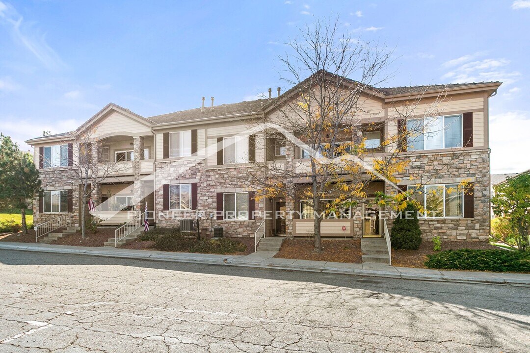22960 E Roxbury Dr in Aurora, CO - Building Photo