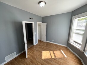 2701 E 75th Pl in Chicago, IL - Building Photo - Building Photo