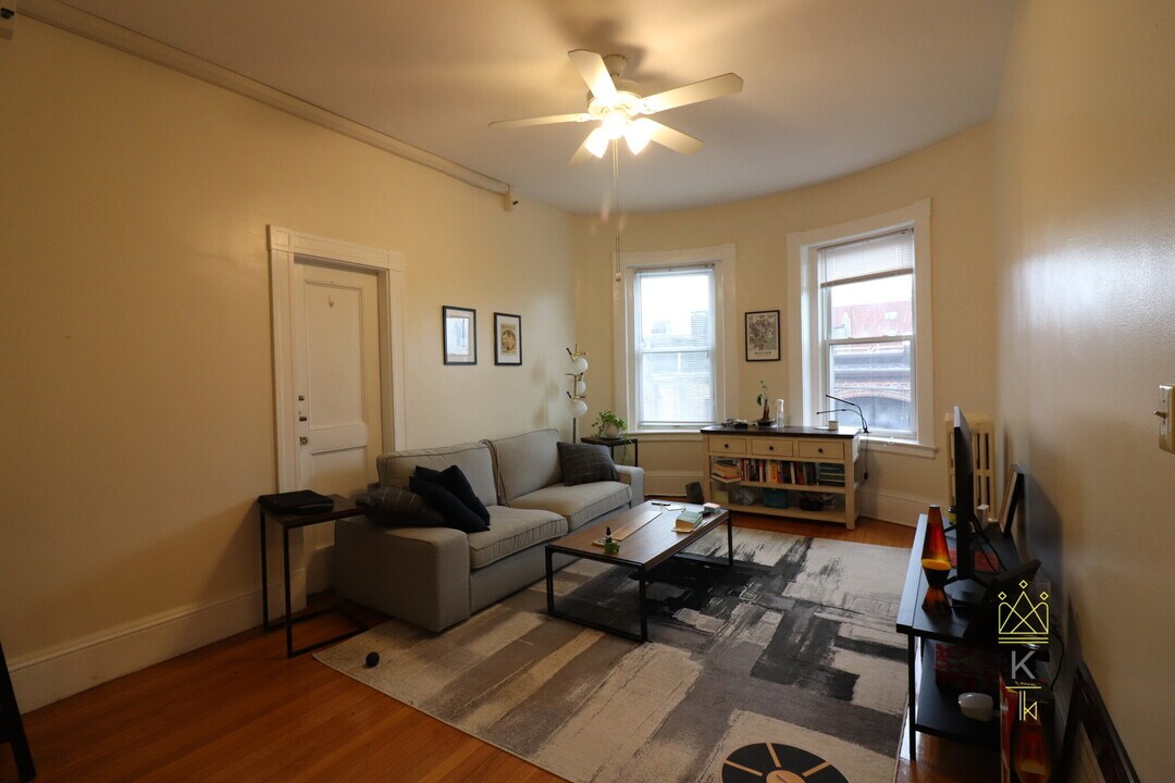 1477 Beacon St in Brookline, MA - Building Photo