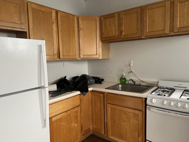 6538 N Lakewood Ave, Unit 6536-5 1 Bed 2 Bath