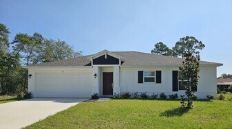 35 Pine Crest Ln in Palm Coast, FL - Building Photo