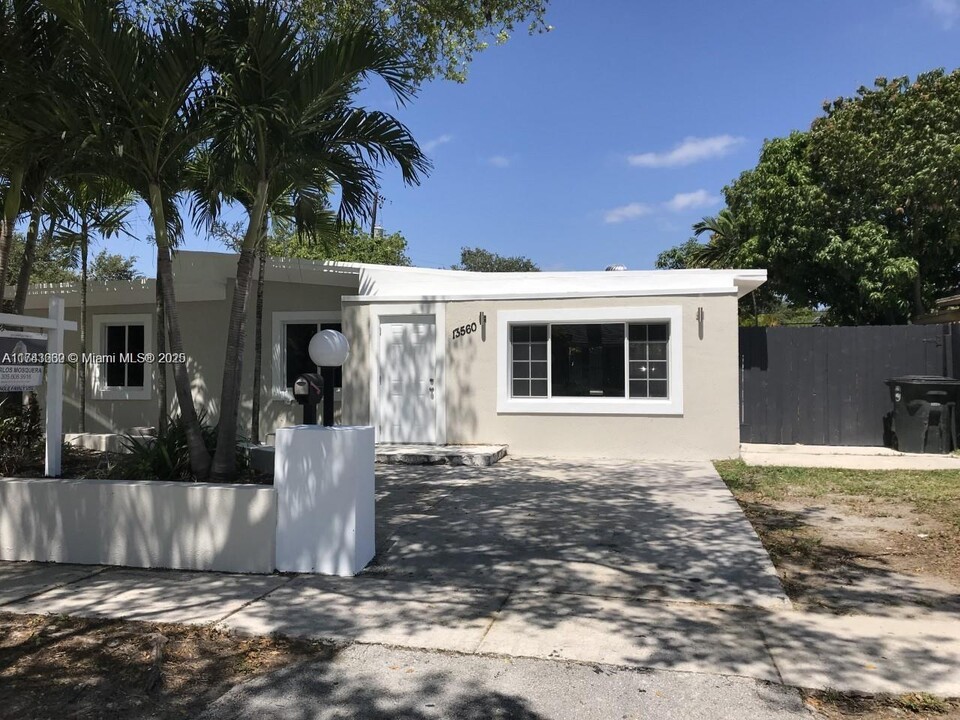 13560 NW 2nd Ave in North Miami, FL - Building Photo