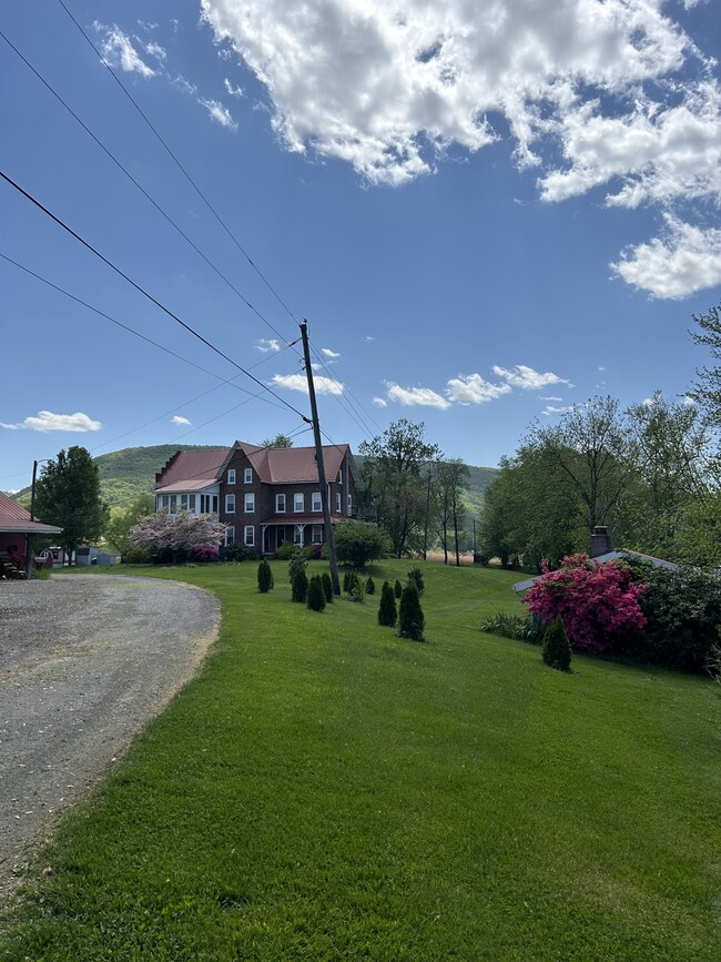 540 Stewart Rd, Unit Apt 2 in Williamsport, PA - Foto de edificio - Building Photo