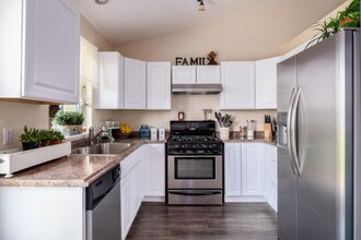 700 W Bridle Ln in Post Falls, ID - Foto de edificio - Building Photo