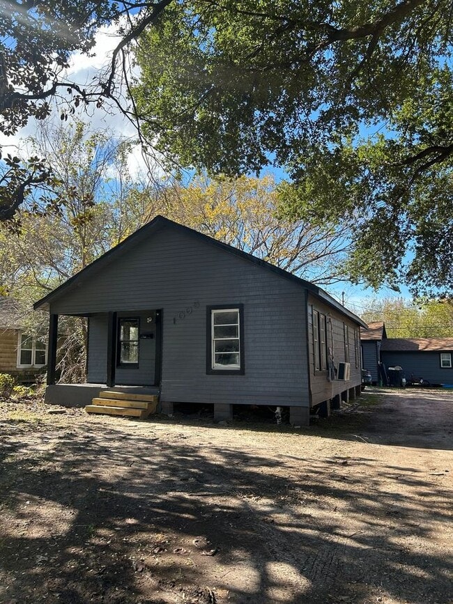 property at 1005 Defender St