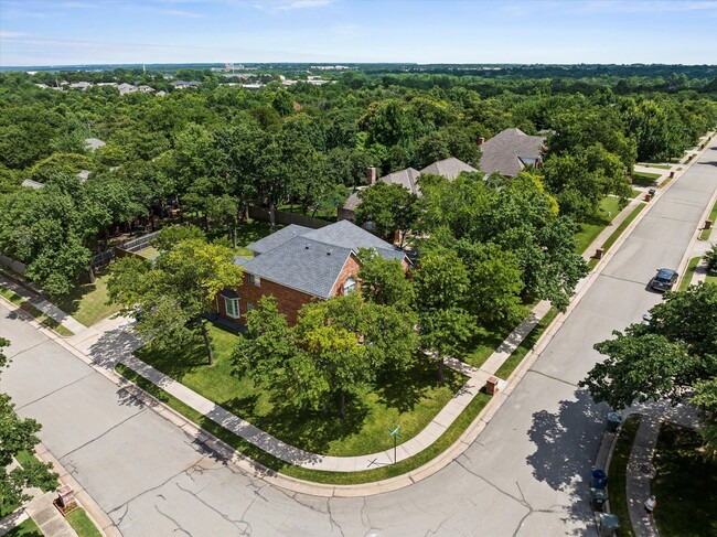 property at 124 N Crosstimber Trail