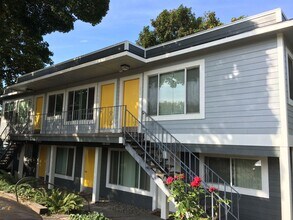 1225 SE Ash St-Unit -1225 in Portland, OR - Foto de edificio - Building Photo