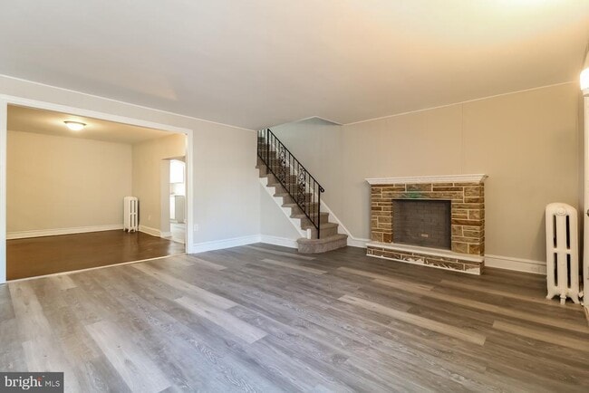 7037 Elmwood Ave in Philadelphia, PA - Building Photo - Building Photo