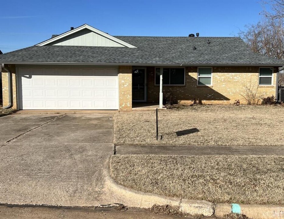 1315 Kingston Rd in Norman, OK - Building Photo