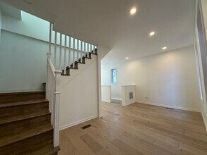 2037 N Damen Ave in Chicago, IL - Building Photo - Building Photo