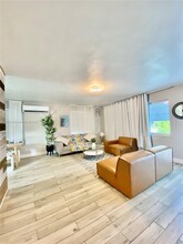2462 Adams St in Hollywood, FL - Building Photo - Building Photo