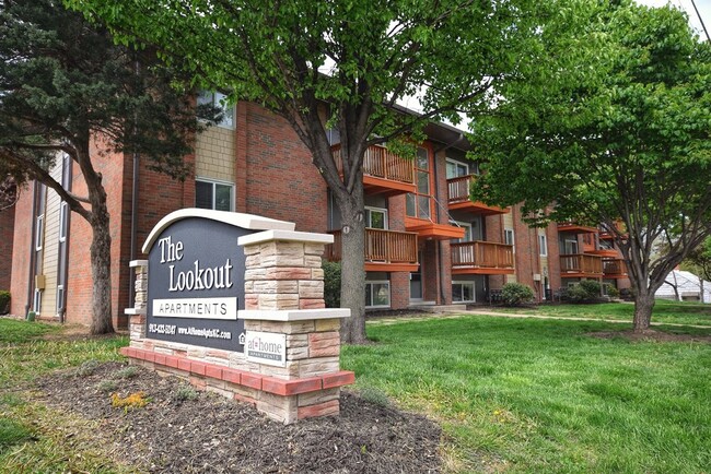 Lookout Apartments in Merriam, KS - Foto de edificio - Building Photo