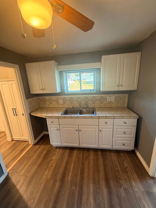 128 Hillside Ave in Klamath Falls, OR - Foto de edificio