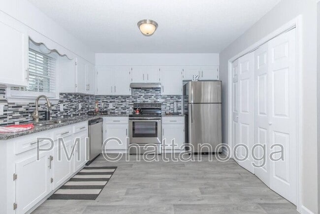 985 Cross St in Rossville, GA - Building Photo - Building Photo