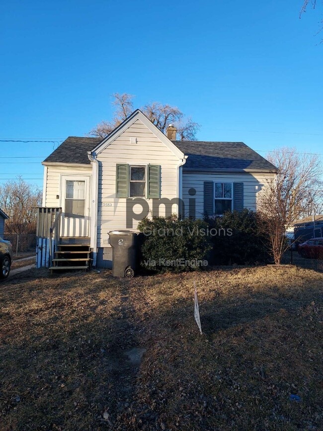 property at 2582 E Garfield Ave