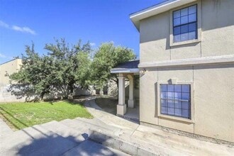 411 Shiloh Dr in Laredo, TX - Building Photo - Building Photo
