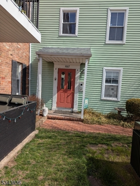 1007 Unicorn Way in Clifton, NJ - Building Photo