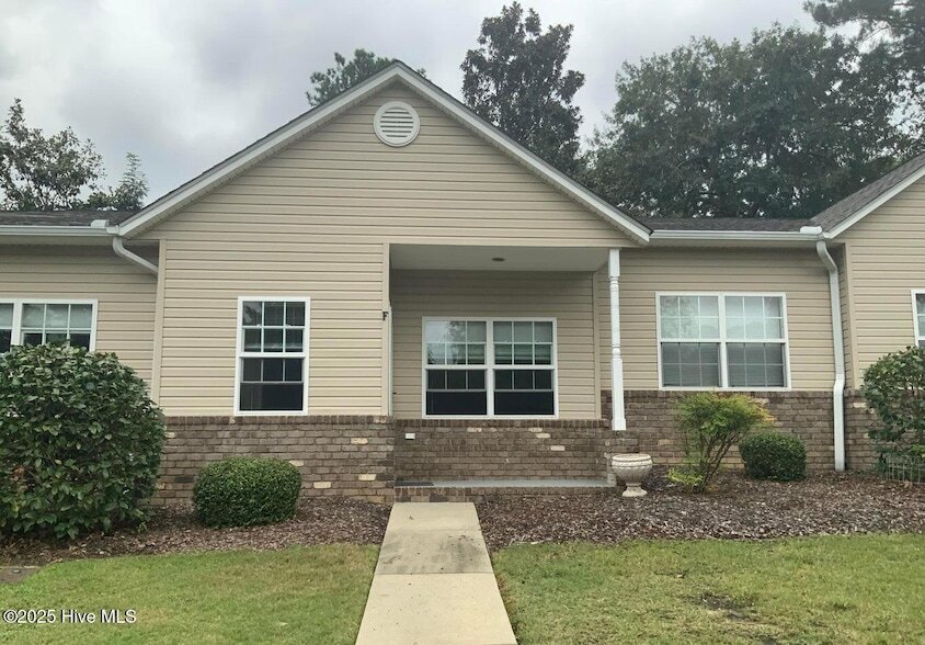101 E Rhode Island Ave, Unit Apt F in Southern Pines, NC - Foto de edificio