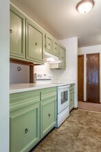 5101 Mineral Point Rd in Madison, WI - Foto de edificio - Building Photo