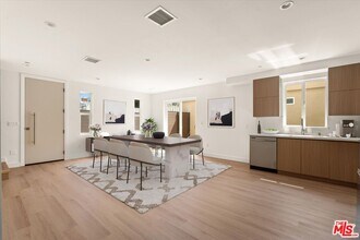 5910 1/2 Mammoth Ave in Los Angeles, CA - Building Photo - Building Photo