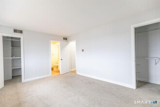 3 Pebblestone Cir in Suffield, CT - Building Photo - Building Photo