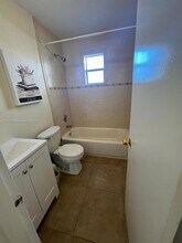 1650 S Le Jeune Rd, Unit 204 in Coral Gables, FL - Building Photo - Building Photo