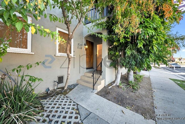 5160 San Vicente Blvd in Los Angeles, CA - Building Photo - Building Photo