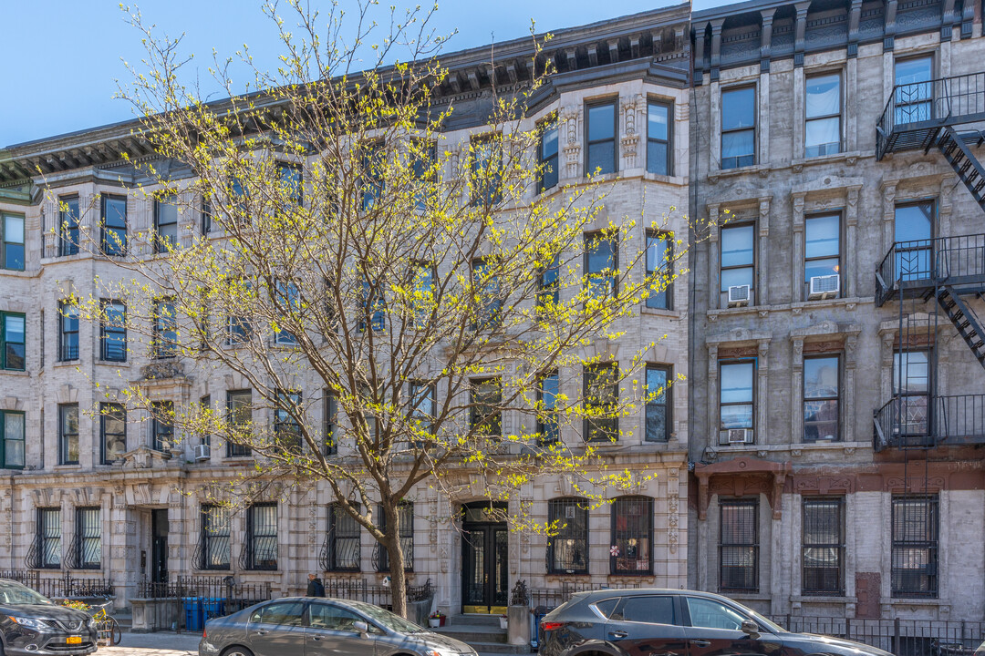 207 Saint James Pl in Brooklyn, NY - Foto de edificio