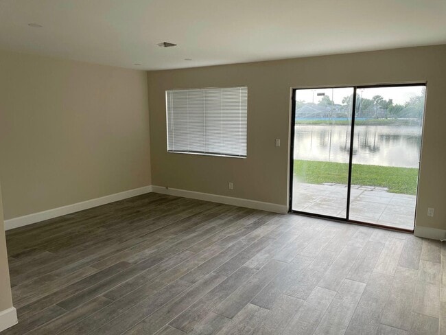 2504 Seaside Dr in Greenacres, FL - Building Photo - Building Photo