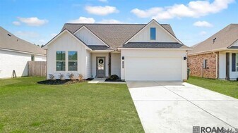 12850 Silverbell Ave in Denham Springs, LA - Building Photo