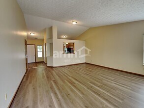 4930 Kingpin Dr in Columbus, OH - Building Photo - Building Photo