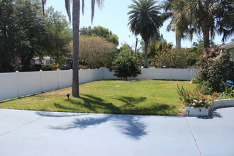3605 Iroquois Ave, Unit Main House in Sarasota, FL - Building Photo - Building Photo
