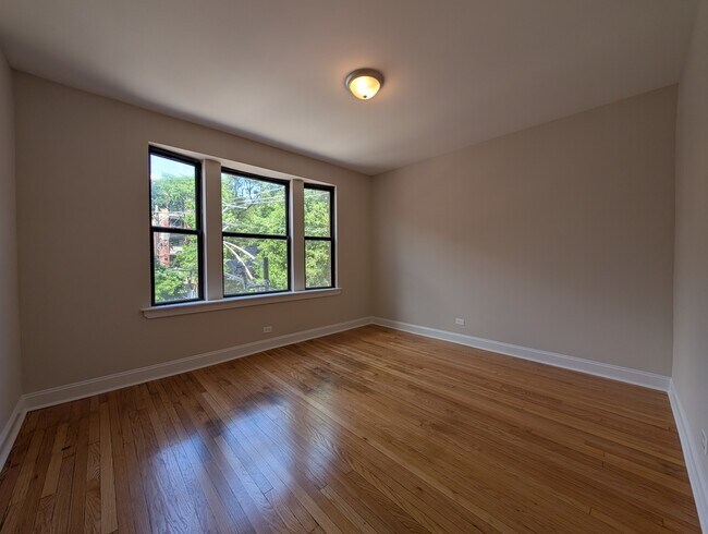 3145 W Medill Ave in Chicago, IL - Building Photo - Building Photo
