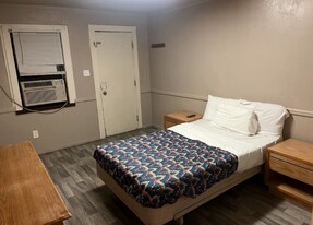 316 E Flaming Gorge Way in Green River, WY - Building Photo