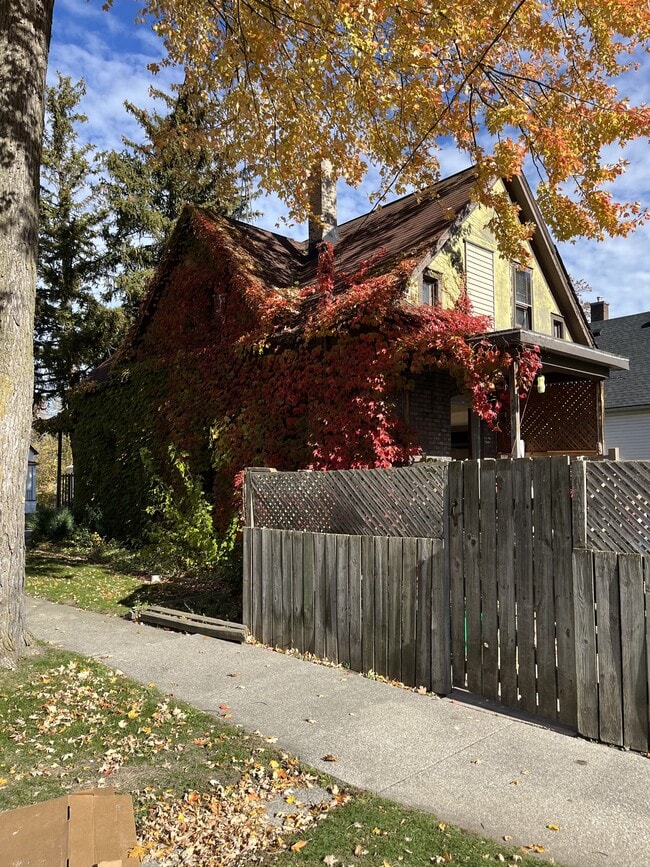 1757 Wood St in Saginaw, MI - Building Photo - Building Photo