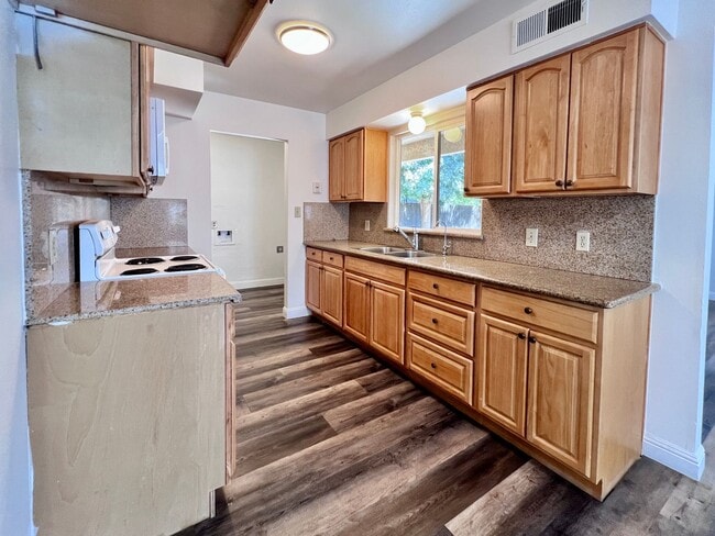 4647 W Austin Wy in Fresno, CA - Building Photo - Building Photo