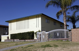 4772 Canoga St Apartments