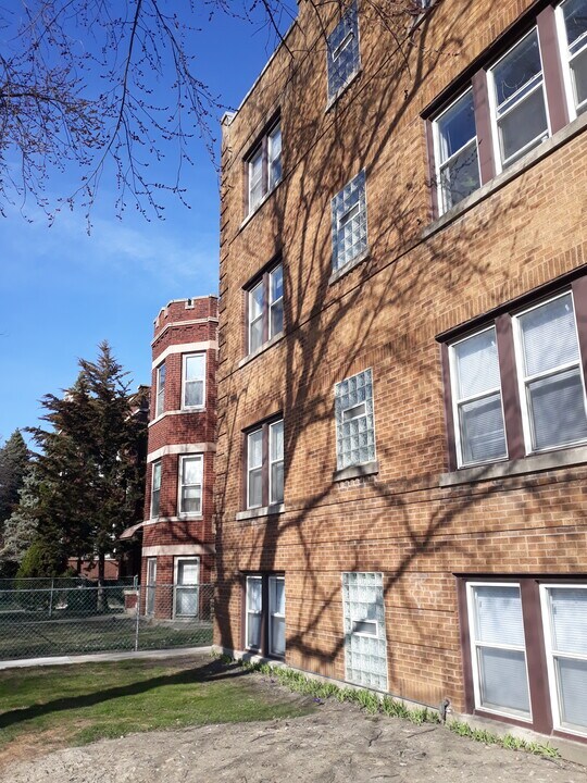 3050 W Berteau Ave, Unit 3 Photo