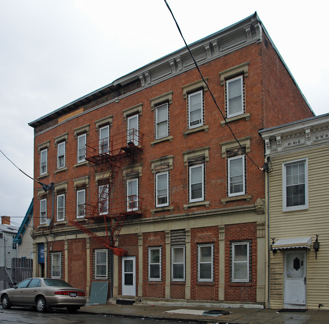 649 W McMicken Ave in Cincinnati, OH - Building Photo - Building Photo