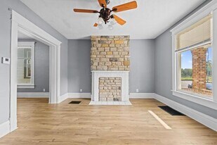 571 Gilbert St in Columbus, OH - Building Photo